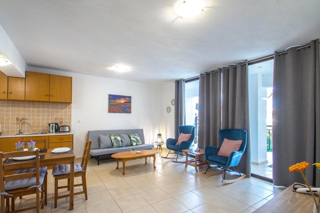 D & E Apartments Skiathos Town Exterior foto