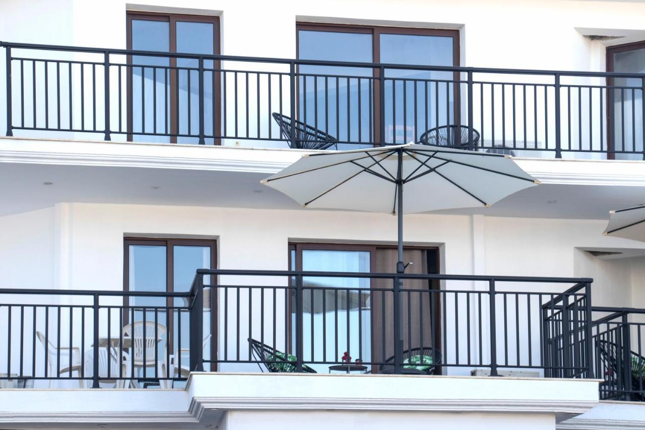 D & E Apartments Skiathos Town Exterior foto