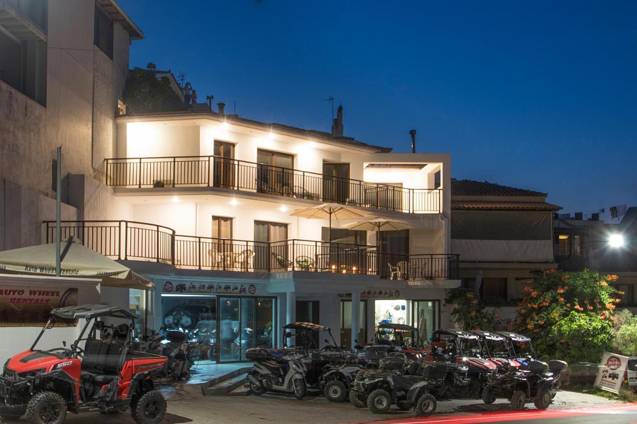 D & E Apartments Skiathos Town Exterior foto